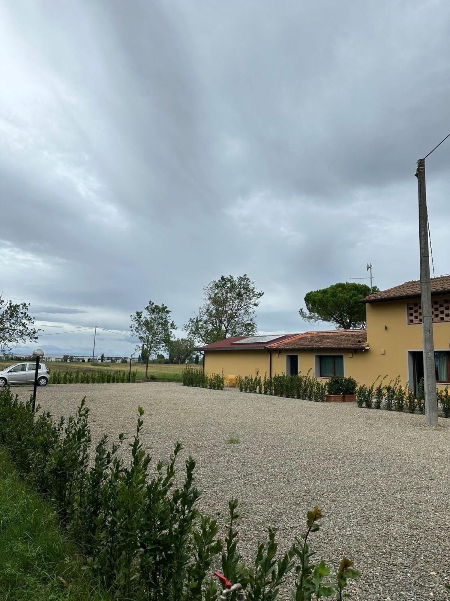 La Vecchia Cantina Guzzardi Lari Exterior photo