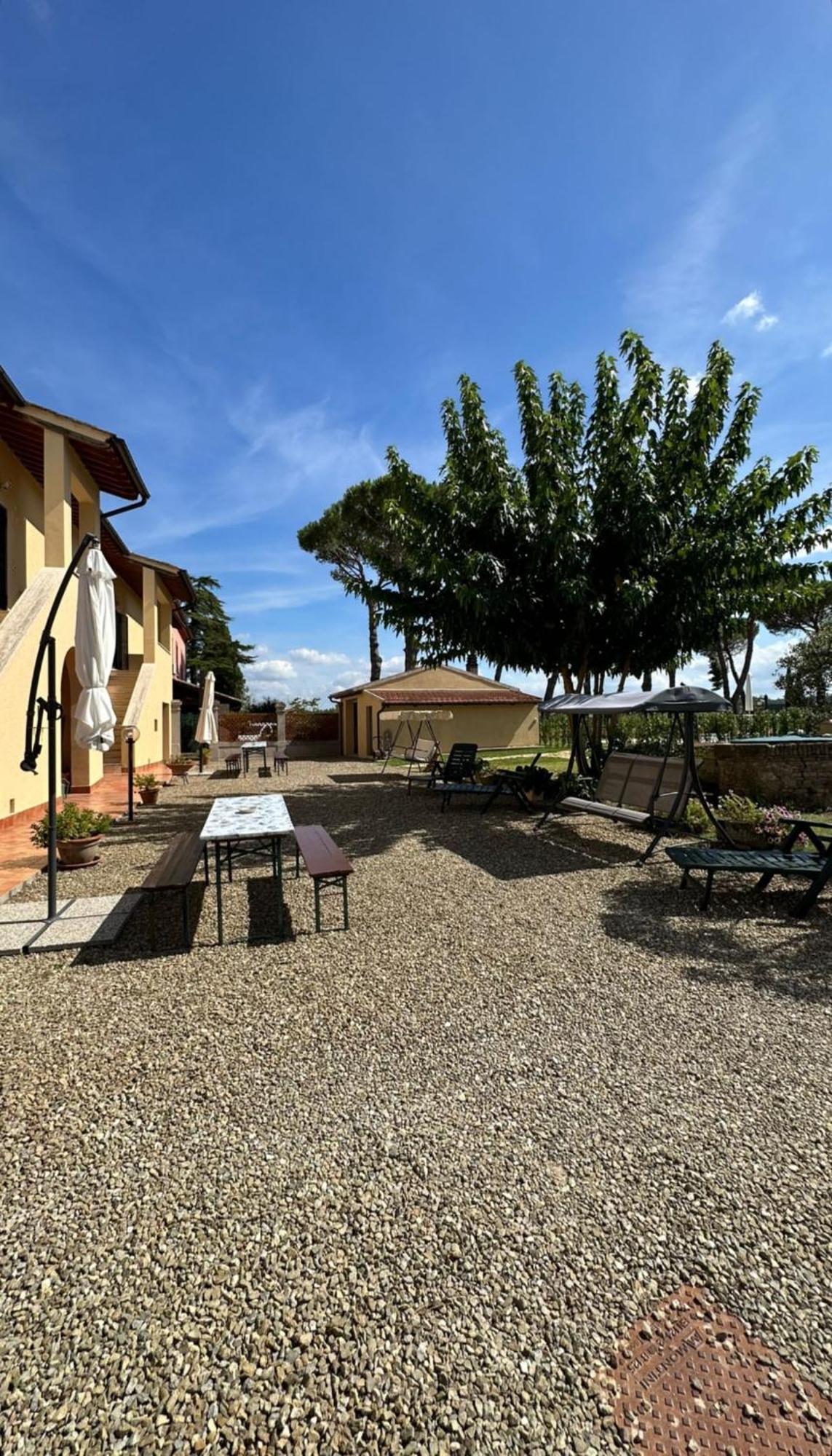La Vecchia Cantina Guzzardi Lari Exterior photo